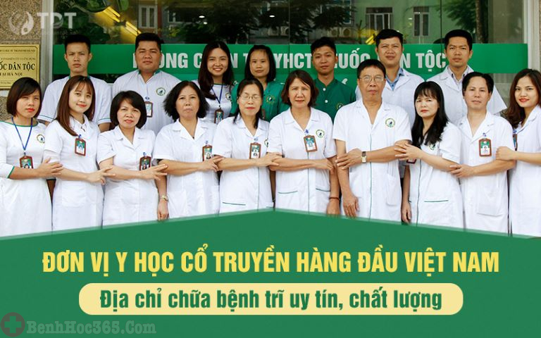 Đội ngũ y bác sĩ tại Trung tâm Thuốc dân tộc